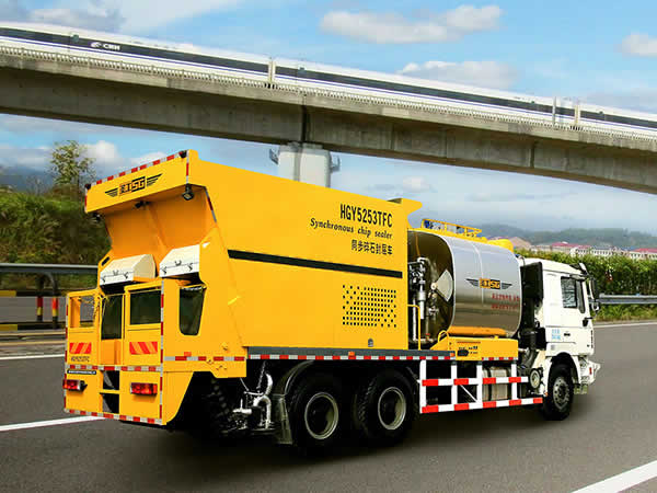  Синхронный битумощебнераспределитель HGY5253TFC 